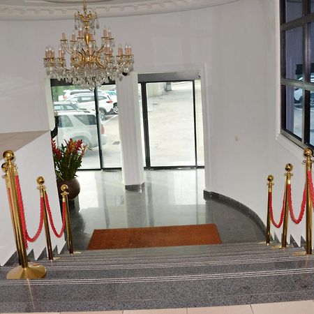 Hotel Vallee Des Princes Douala Exterior foto