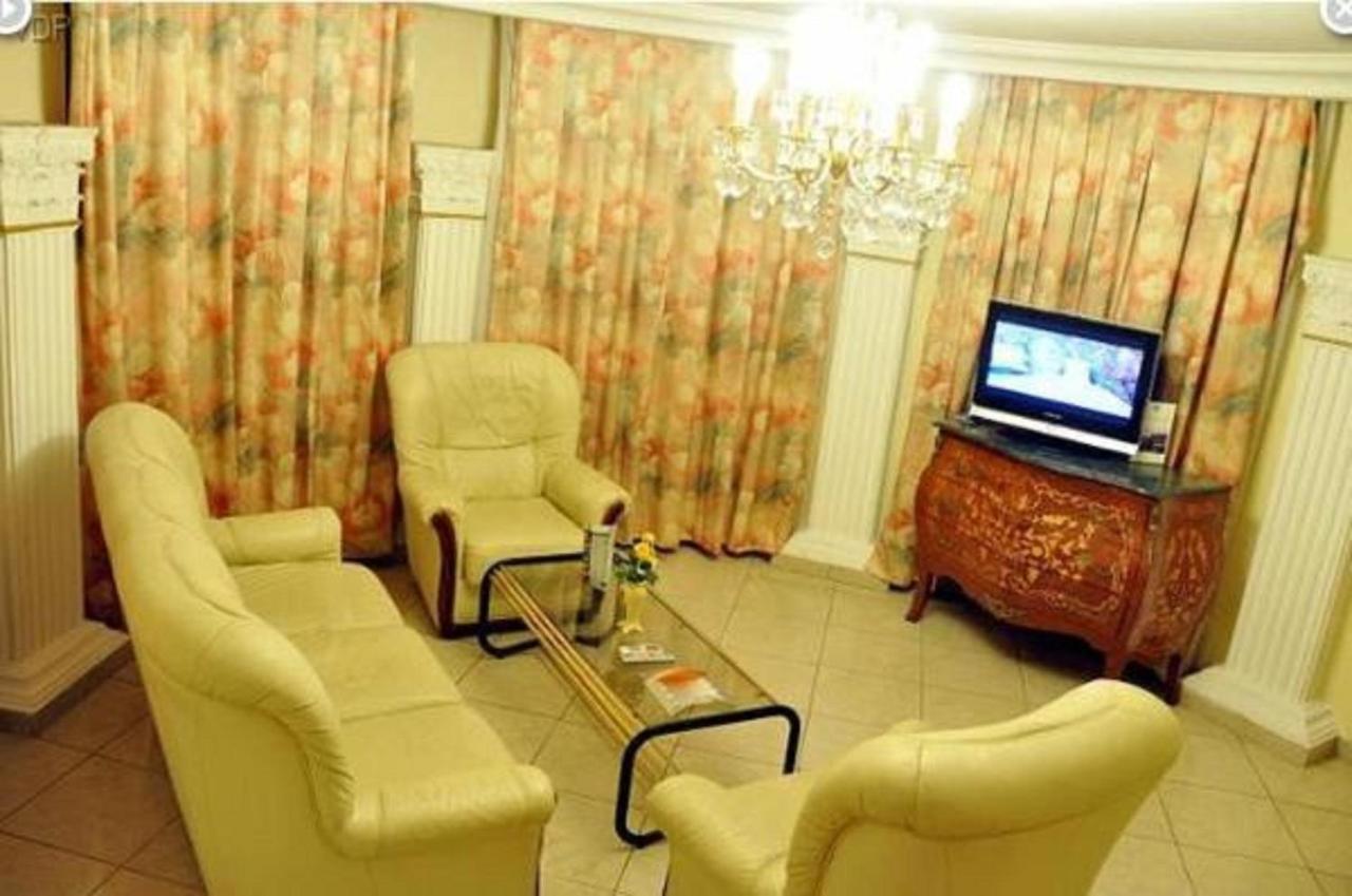 Hotel Vallee Des Princes Douala Exterior foto
