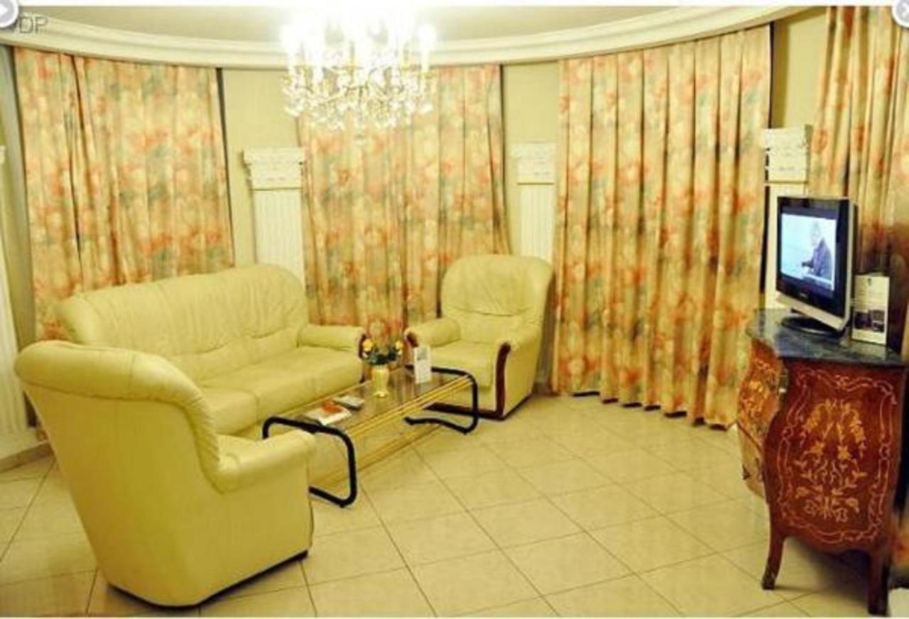 Hotel Vallee Des Princes Douala Exterior foto