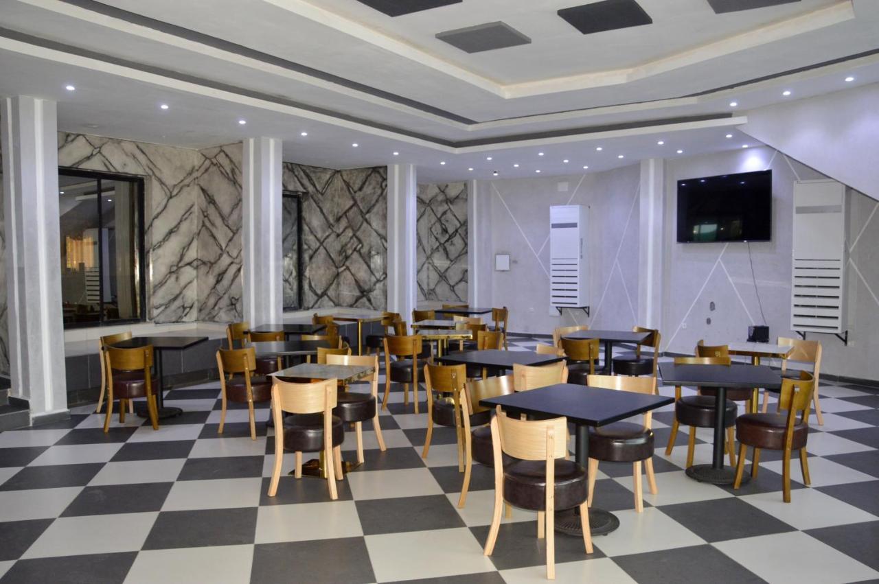 Hotel Vallee Des Princes Douala Exterior foto