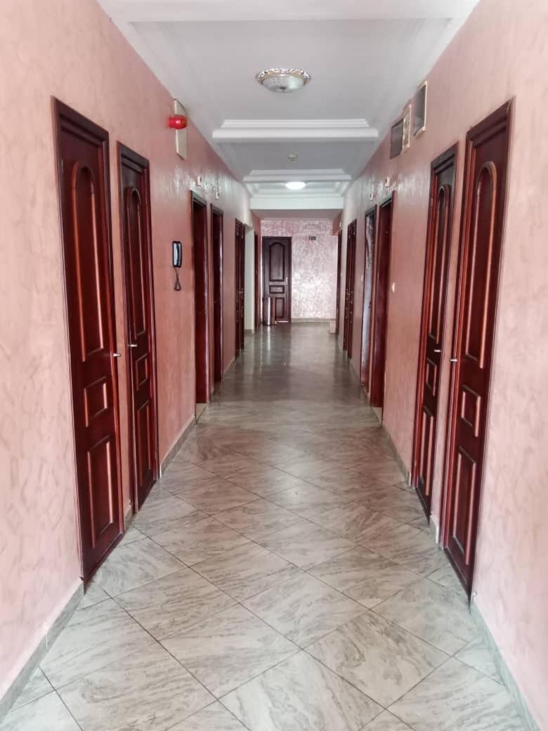 Hotel Vallee Des Princes Douala Exterior foto