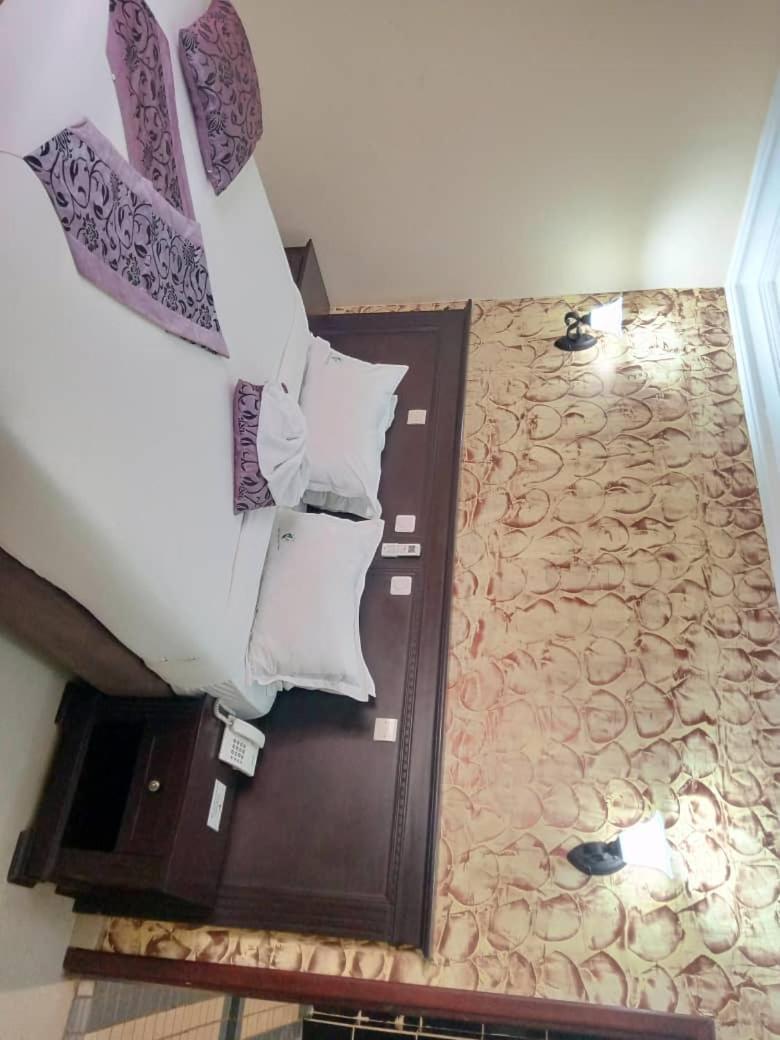 Hotel Vallee Des Princes Douala Exterior foto