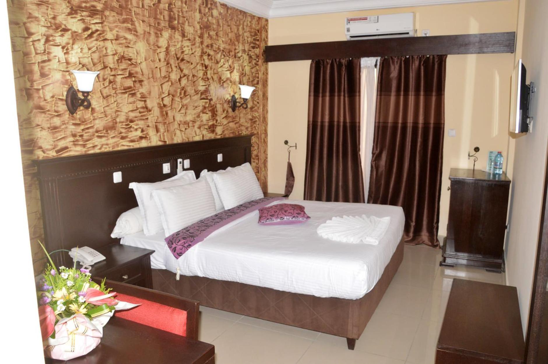 Hotel Vallee Des Princes Douala Exterior foto