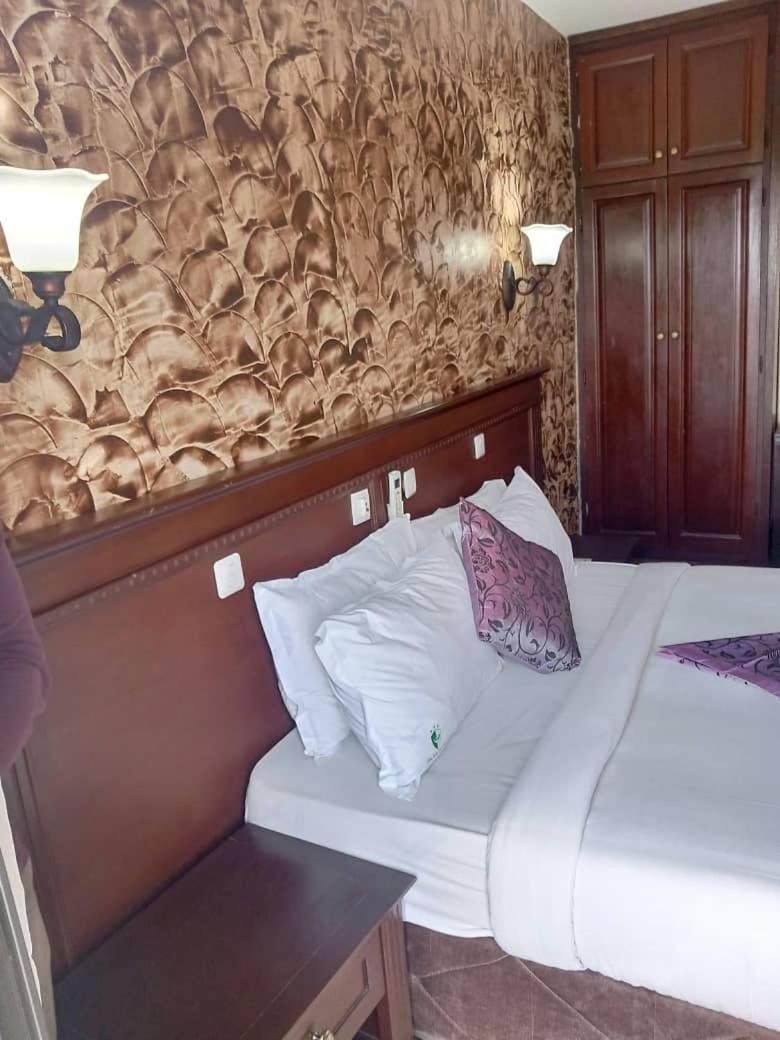 Hotel Vallee Des Princes Douala Exterior foto