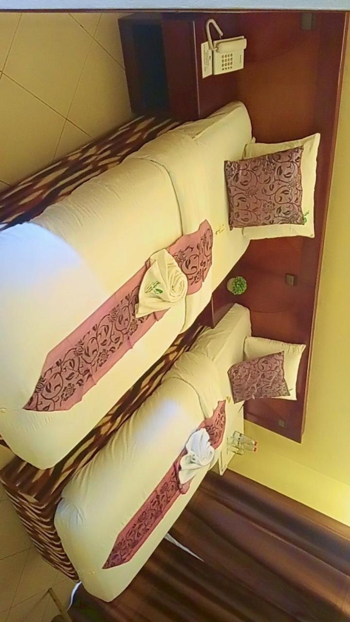 Hotel Vallee Des Princes Douala Exterior foto